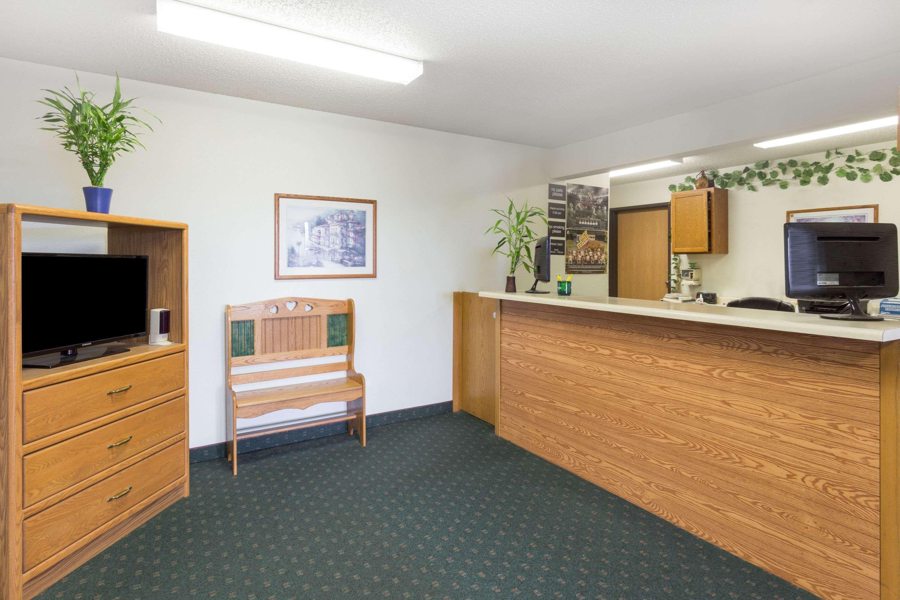 Super 8 By Wyndham Dewitt Hotel Buitenkant foto