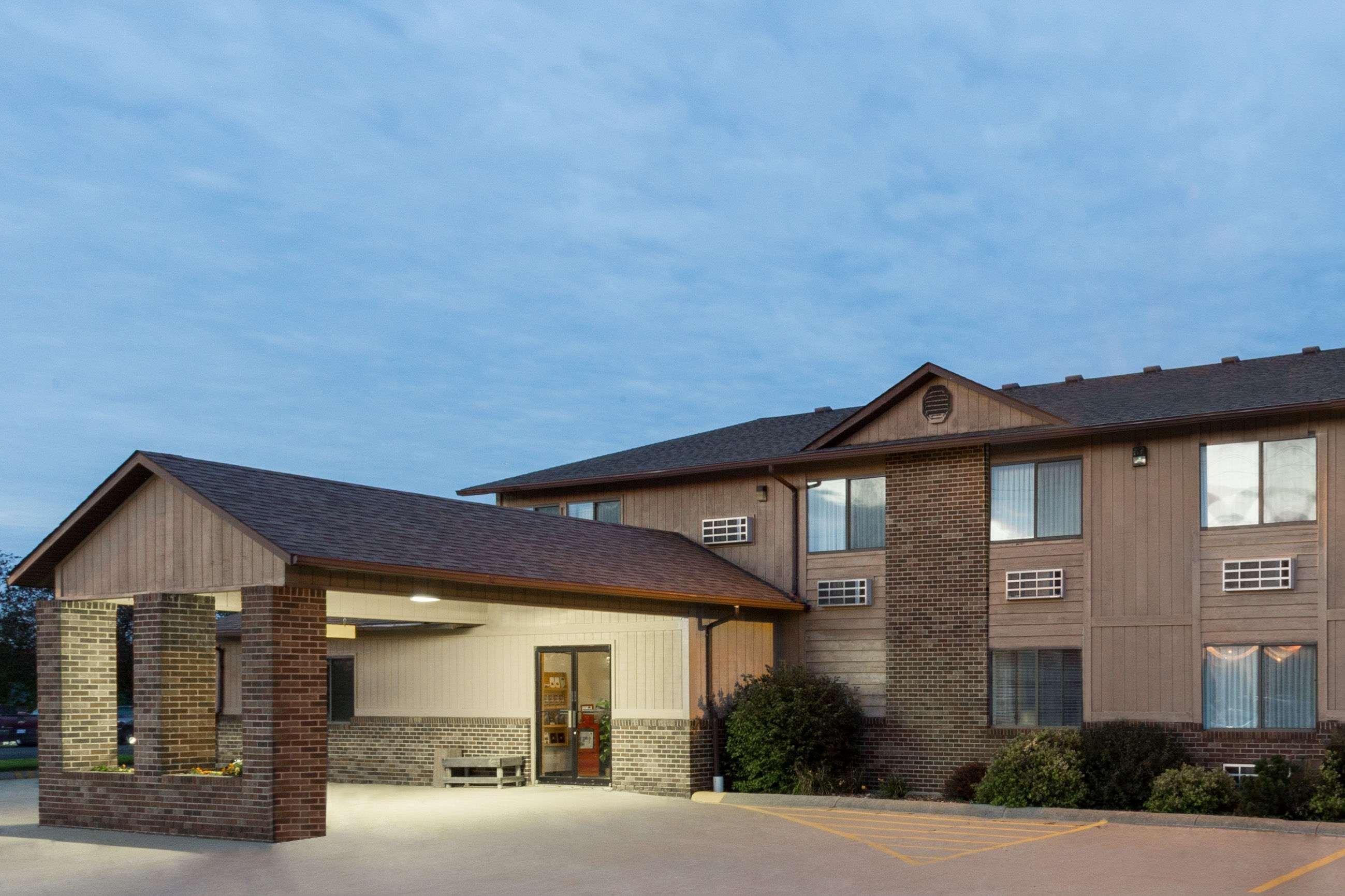 Super 8 By Wyndham Dewitt Hotel Buitenkant foto